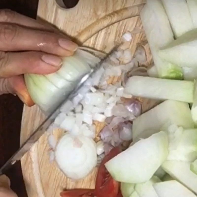Bước 1 Sơ chế nguyên liệu Canh su hào cá chép