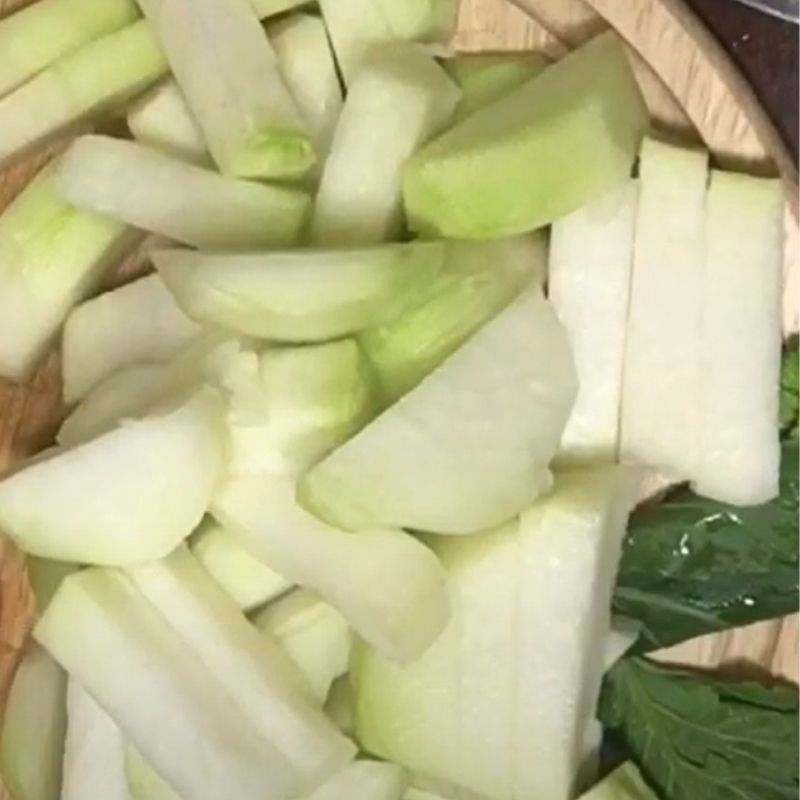 Bước 1 Sơ chế nguyên liệu Canh su hào cá chép
