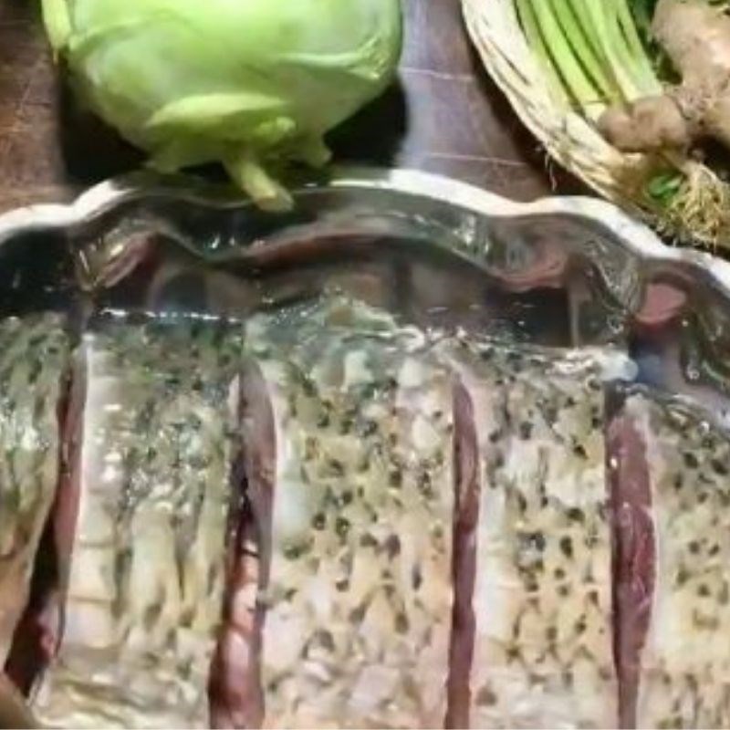Bước 1 Sơ chế nguyên liệu Canh su hào cá chép