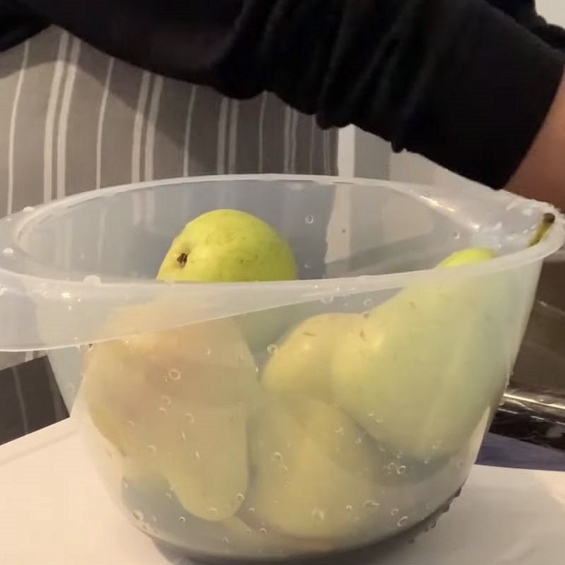 Bước 1 Sơ chế nguyên liệu Nước ép táo lê