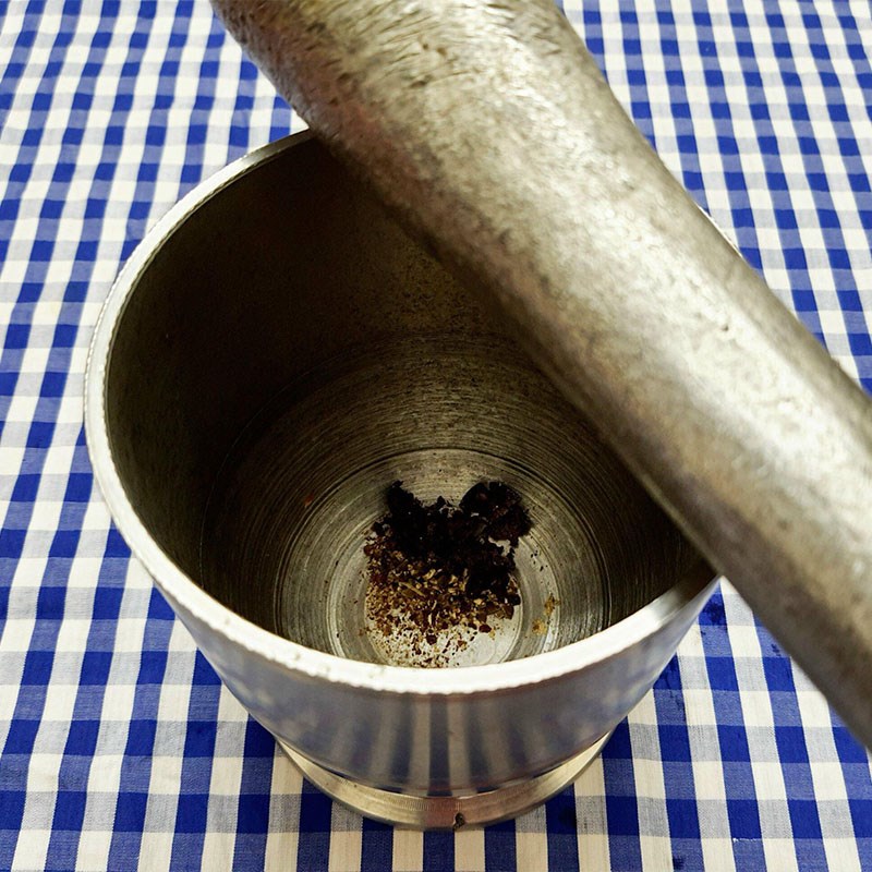 Bước 1 Sơ chế nguyên liệu Vịt nướng hạt mắc mật và mắc khén