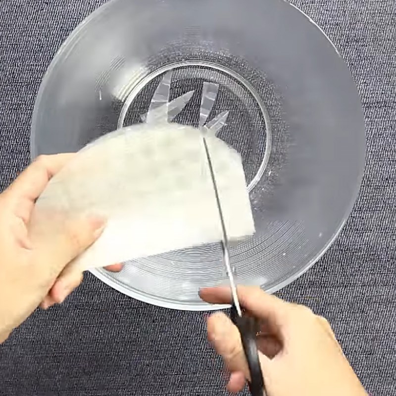 Bước 1 Sơ chế nguyên liệu Bánh tráng trộn