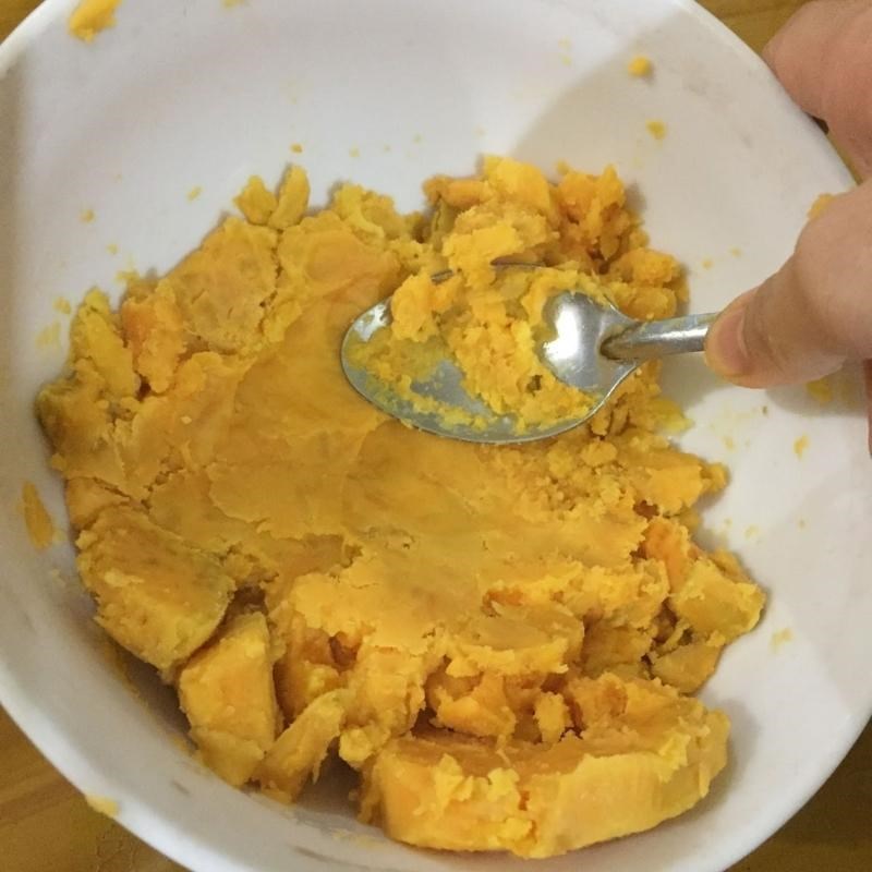 Bước 1 Sơ chế nguyên liệu Bánh quy khoai lang yến mạch