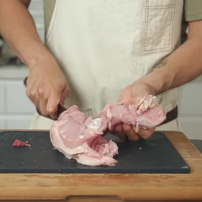 Bước 1 Sơ chế thịt gà Mì ramen gà chiên