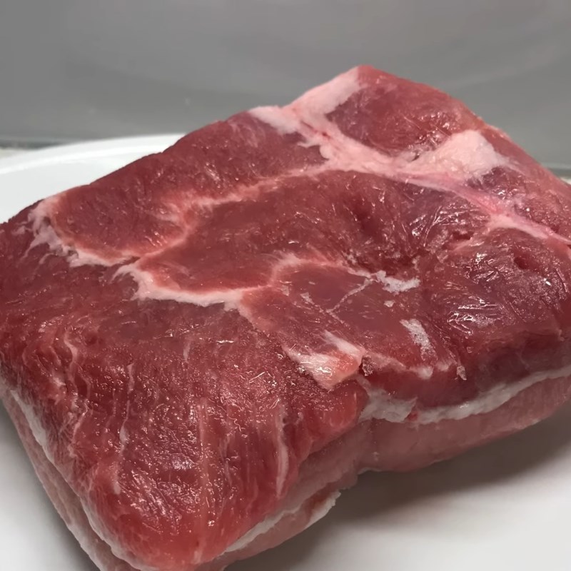 Bước 2 Sơ chế thịt và các nguyên liệu khác Cá nục kho cà bằng nồi áp suất điện