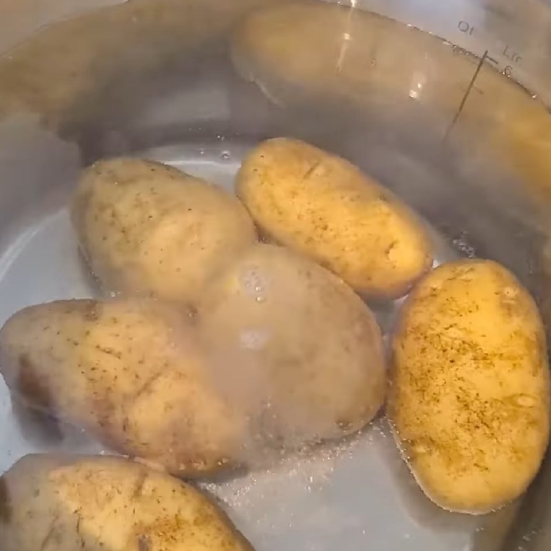 Bước 1 Sơ chế và luộc khoai tây Khoai tây nghiền kiểu Pháp