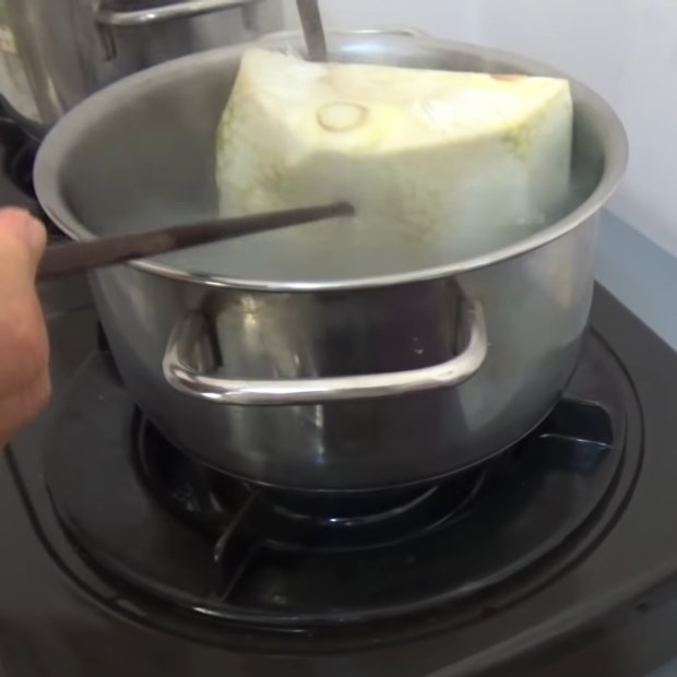 Bước 1 Sơ chế và luộc mít non Gỏi mít non tôm thịt
