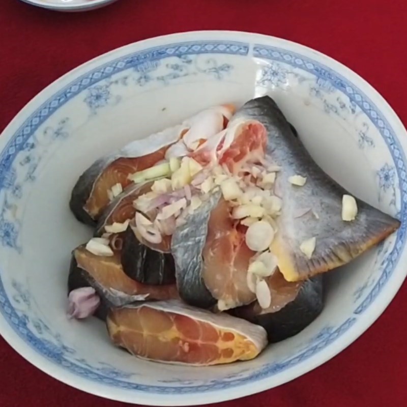 Bước 2 Sơ chế và ướp cá tra Cá tra kho tiêu