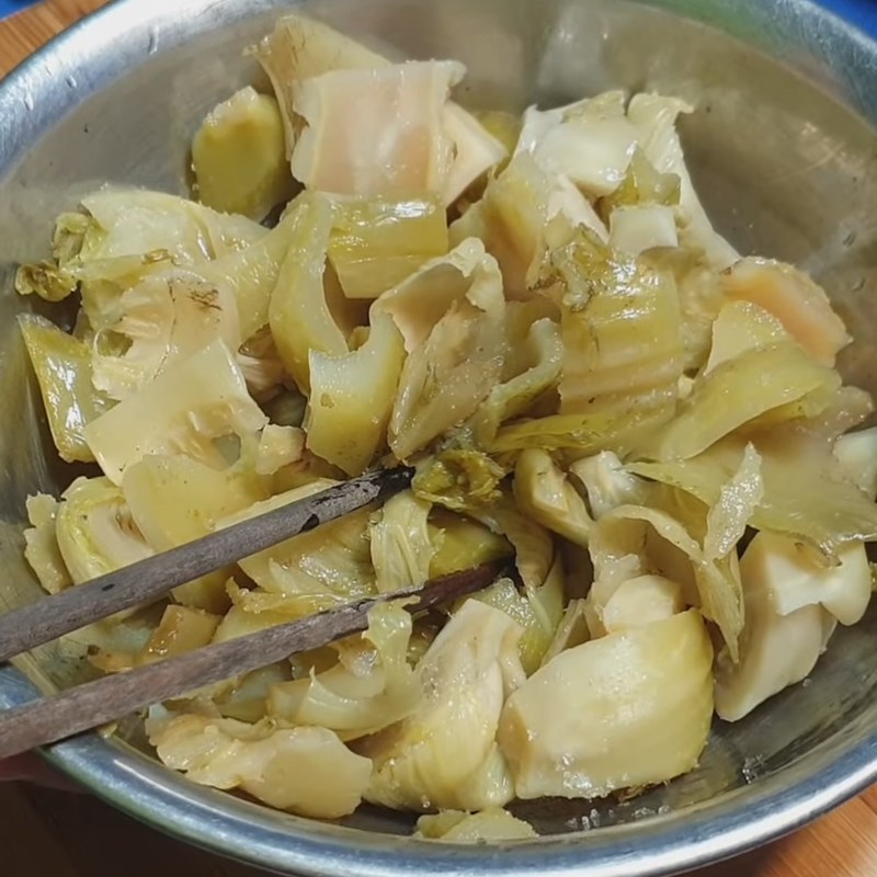 Bước 1 Sơ chế và ướp dưa cải Cải chua xào đậu hũ chay