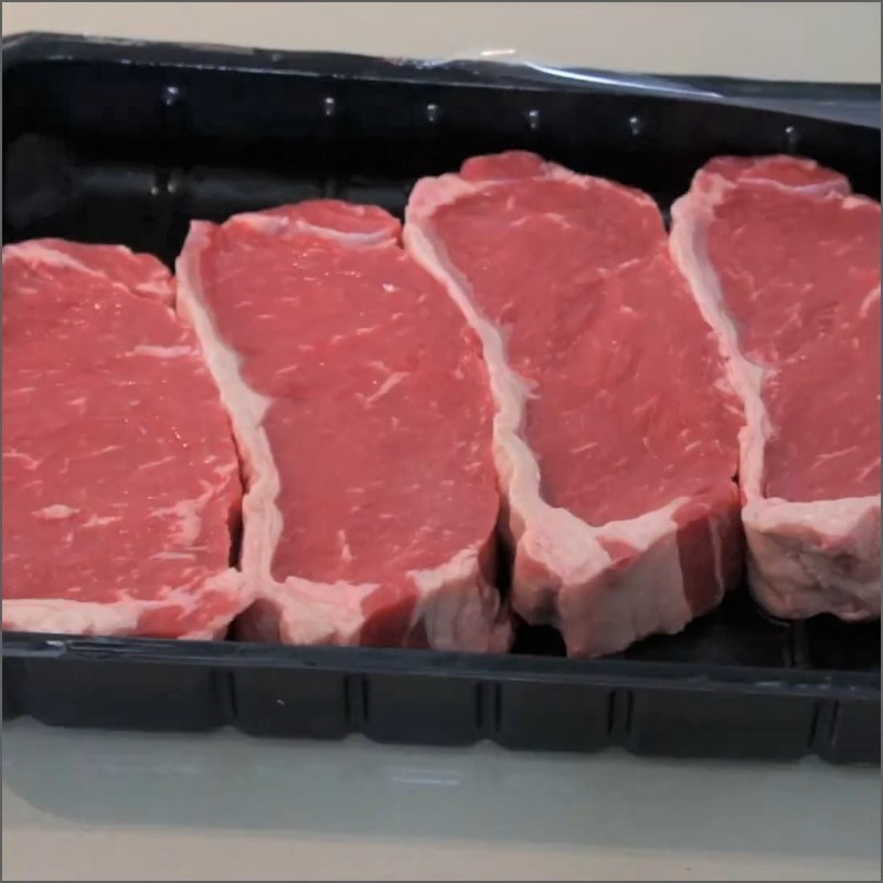 Bước 1 Sơ chế và ướp thịt bò Bò bít tết bằng nồi chiên không dầu