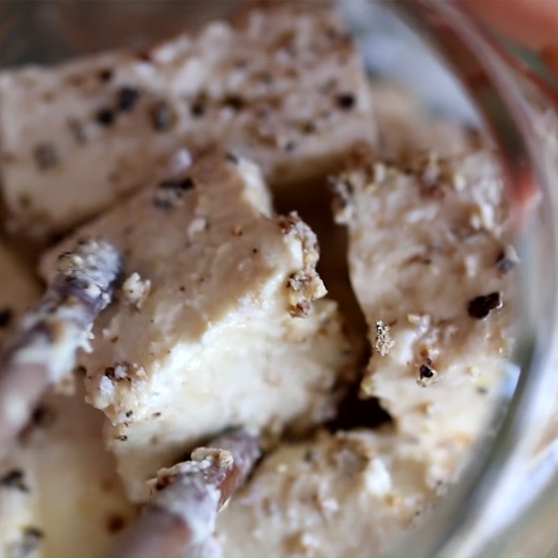 Bước 3 Tẩm gia vị và cho chao vào lọ Chao Huế