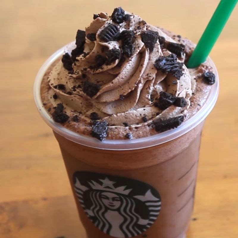 Bước 3 Thành phẩm Mocha Cookie Crumble Frappuccino