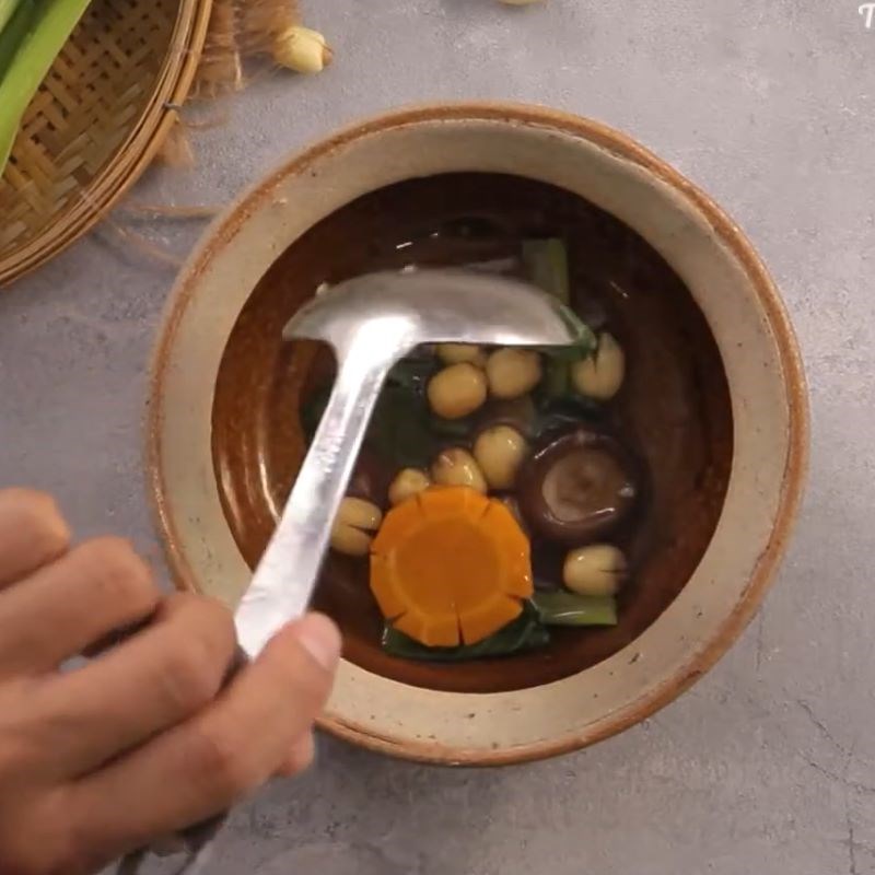 Thành phẩm súp hạt sen nấm chay