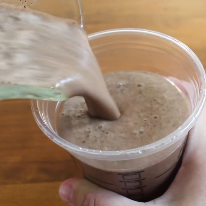 Bước 2 Trang trí Double Chocolate Chip Frappuccino