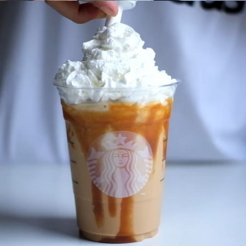 Bước 2 Trang trí Caramel Frappuccino