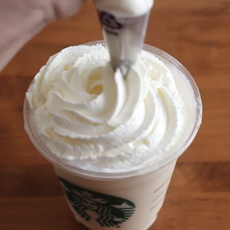 Bước 2 Trang trí Vanilla Bean Frappuccino