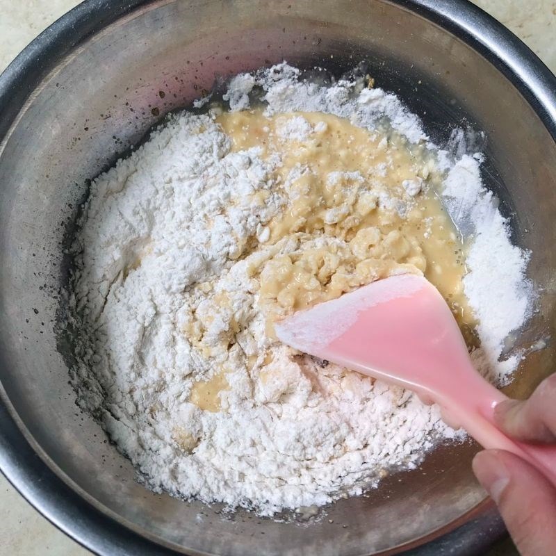Bước 1 Trộn bột bánh Bánh mì bơ sữa nướng