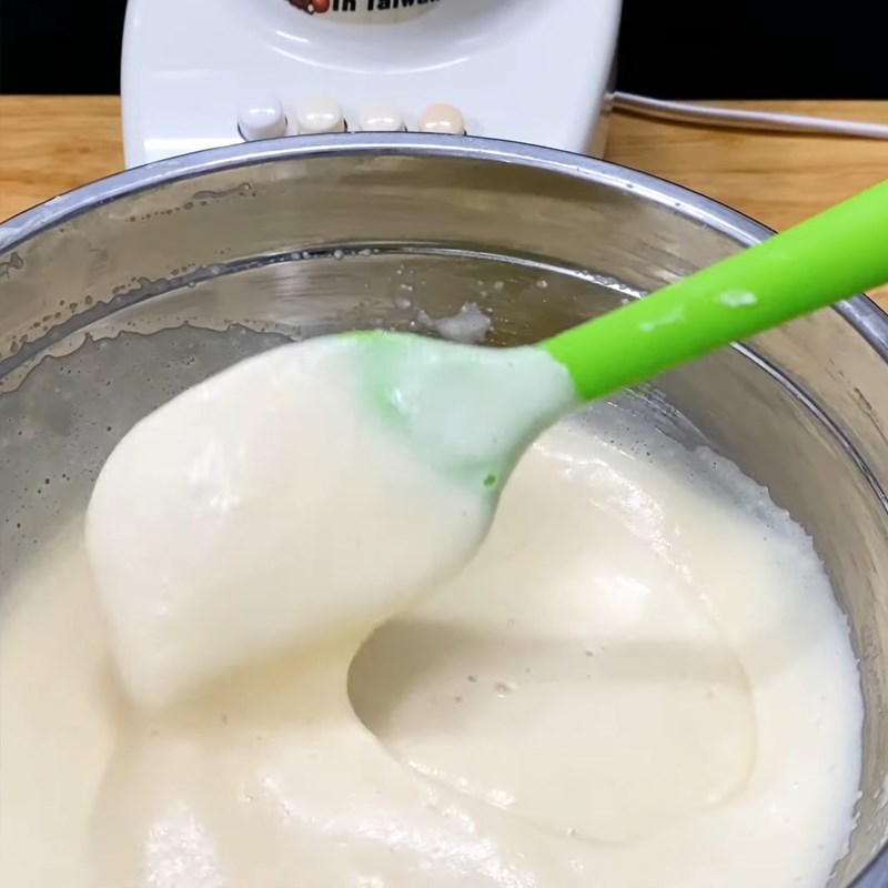 Bước 3 Trộn bột bánh Bánh bông lan bằng máy xay sinh tố và xửng hấp