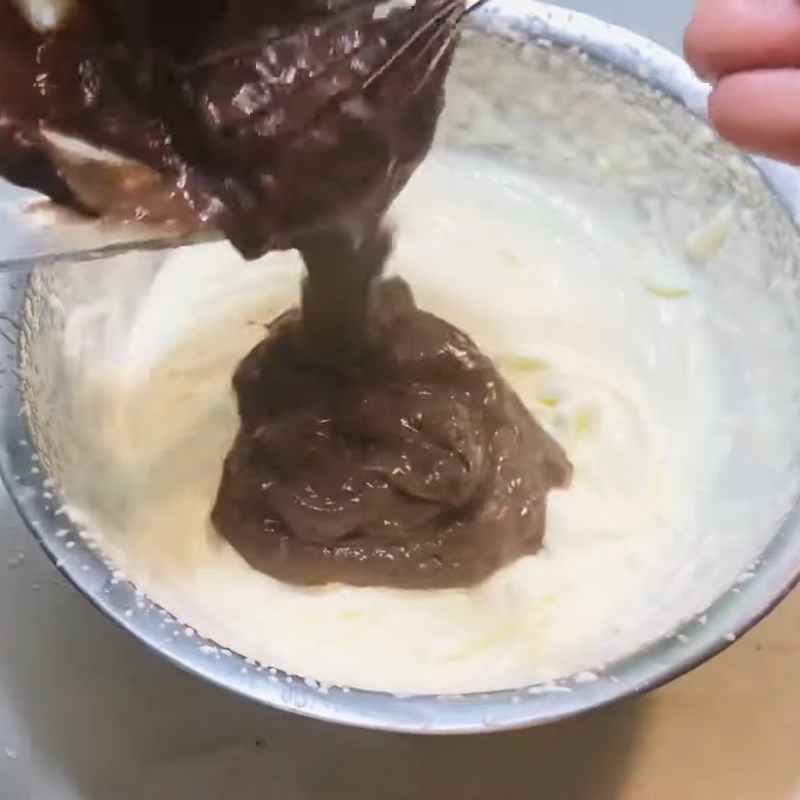 Bước 3 Trộn hỗn hợp kem Kem cacao