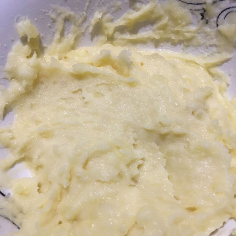 Bước 2 Trộn khoai tây với bột Bánh khoai tây chiên xù