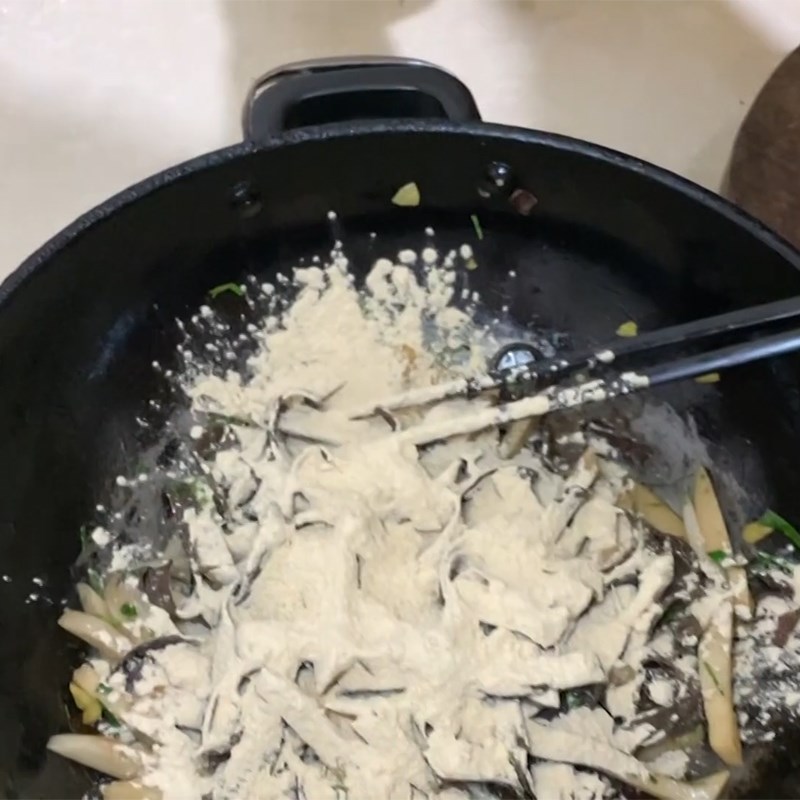 Bước 3 Trộn nem thính chay Nem chay nấm