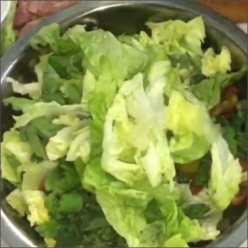 Bước 6 Trộn salad Salad đùi gà tây xông khói