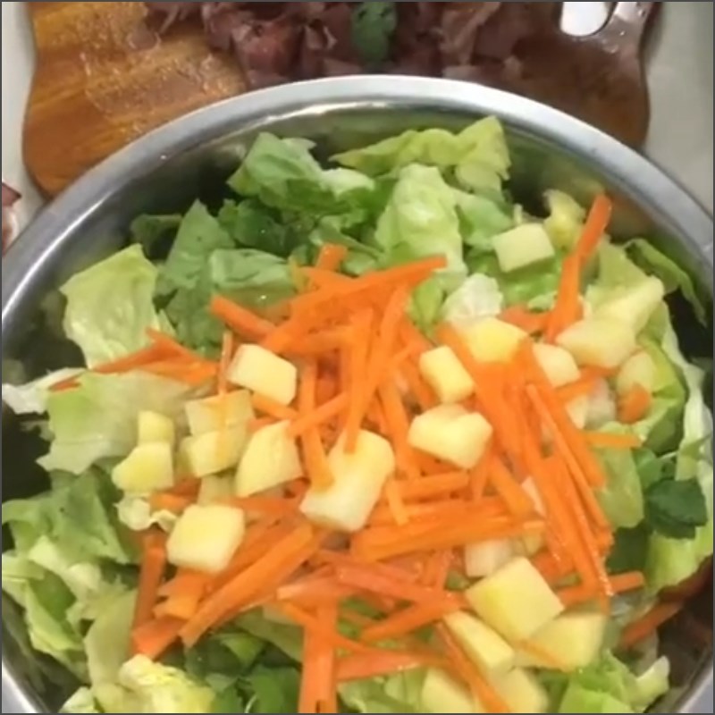 Bước 6 Trộn salad Salad đùi gà tây xông khói