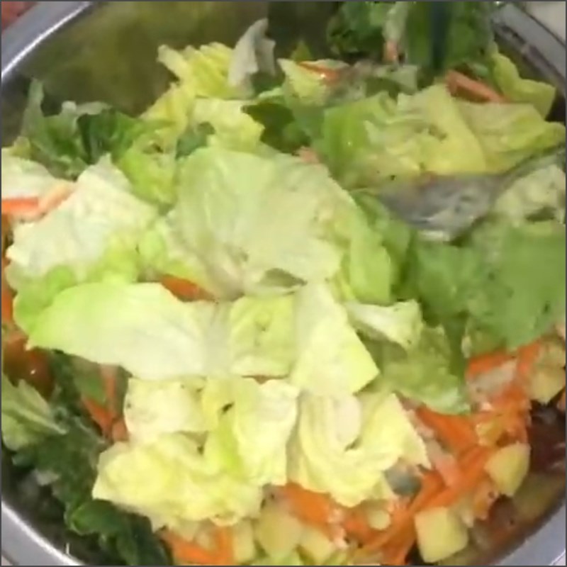 Bước 6 Trộn salad Salad đùi gà tây xông khói