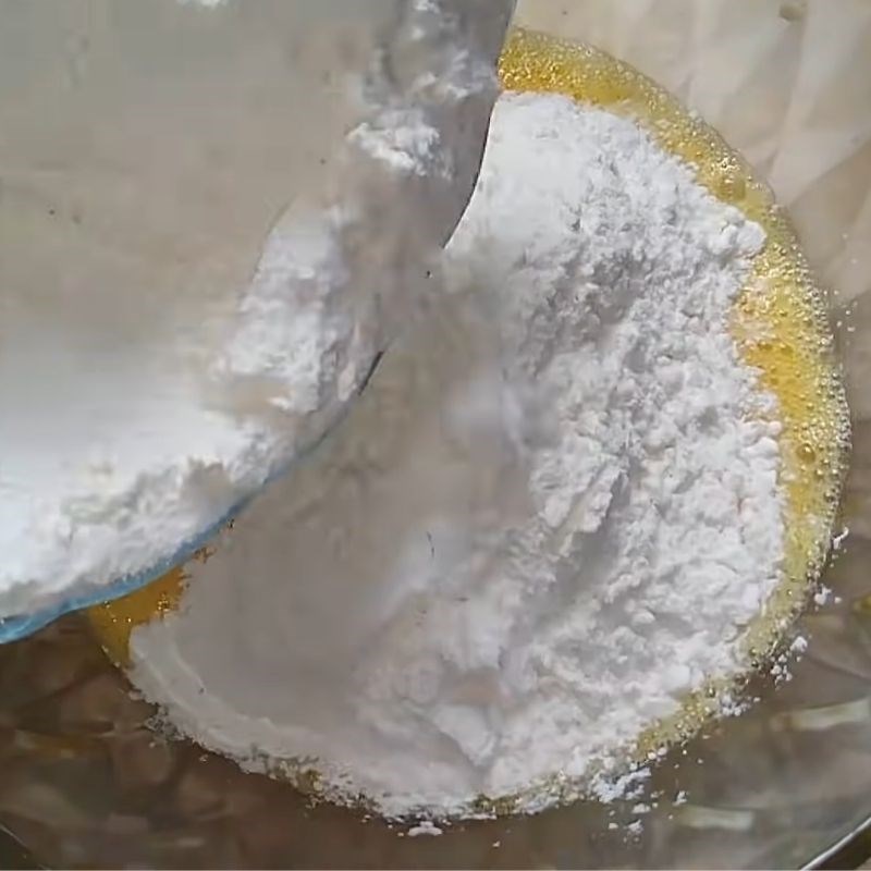 Bước 1 Trộn và nhồi bột Mì tươi Trung Quốc