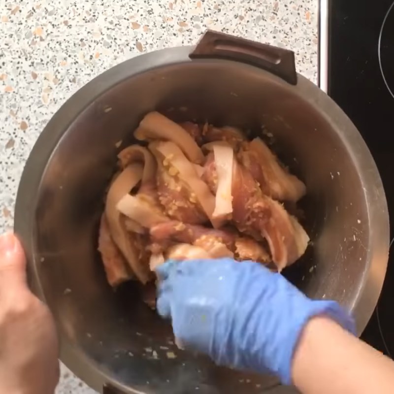 Bước 2 Ướp thịt Thịt heo nướng sả