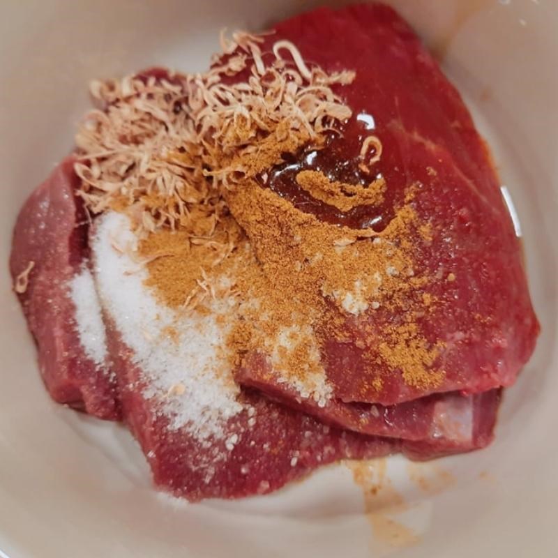 Bước 2 Ướp thịt bò Bò nướng ngũ vị bằng nồi nướng thủy tinh