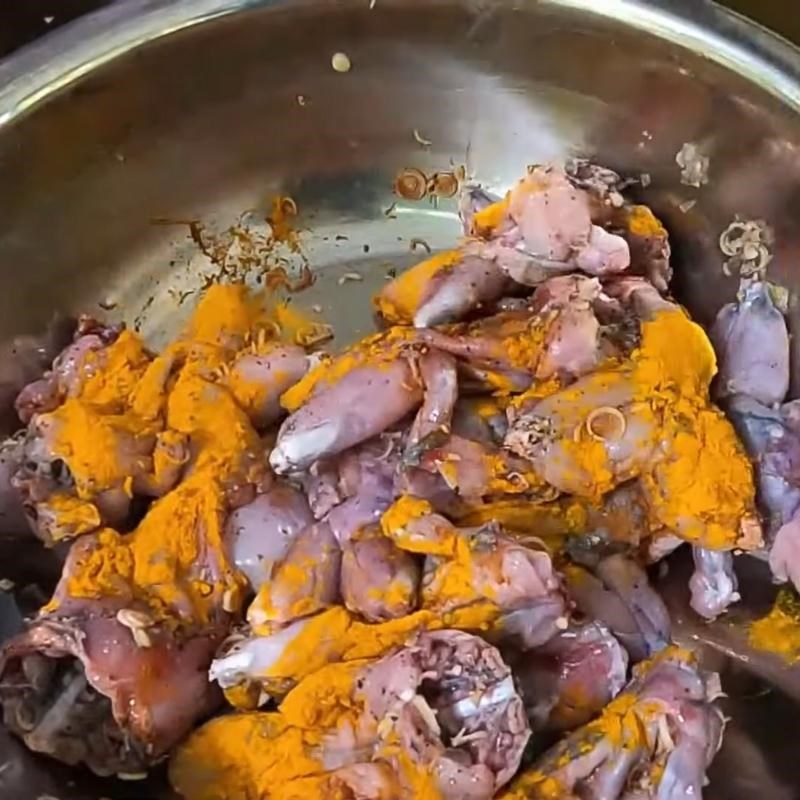 Bước 3 Ướp thịt ếch Ếch nướng Campuchia