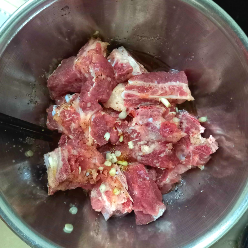 Bước 2 Ướp xương heo Bánh canh bột lọc xương heo