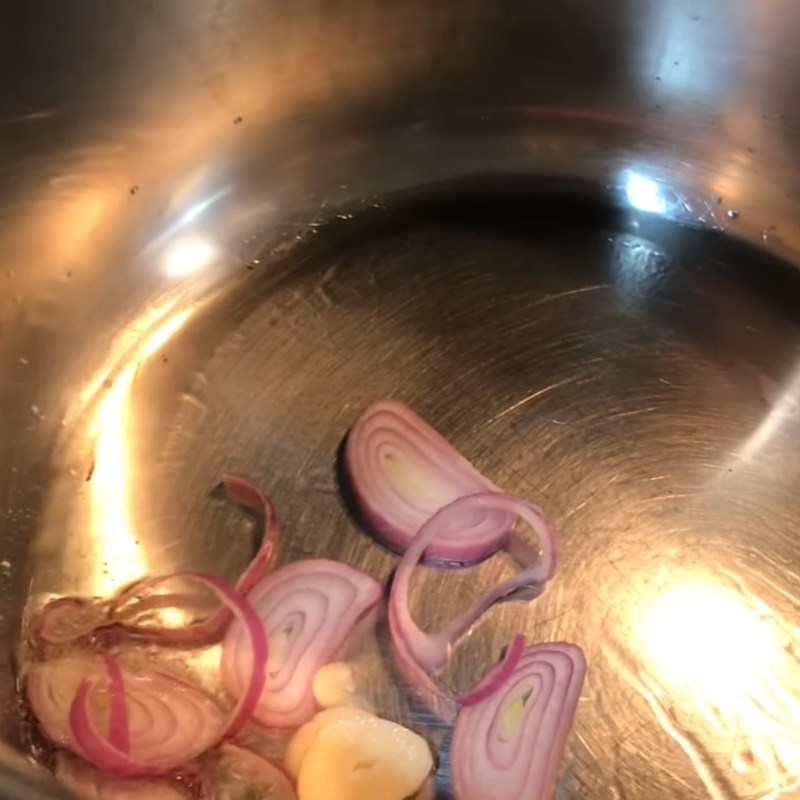 Bước 3 Xào thịt với cà chua Cá nục kho cà bằng nồi áp suất điện