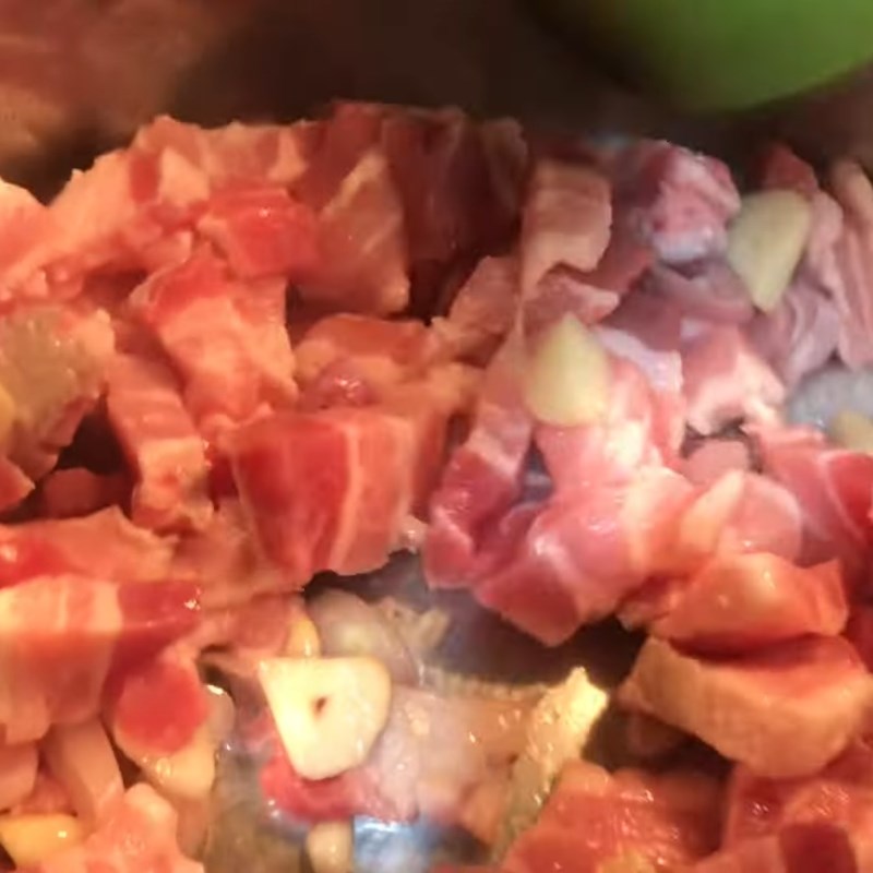 Bước 3 Xào thịt với cà chua Cá nục kho cà bằng nồi áp suất điện