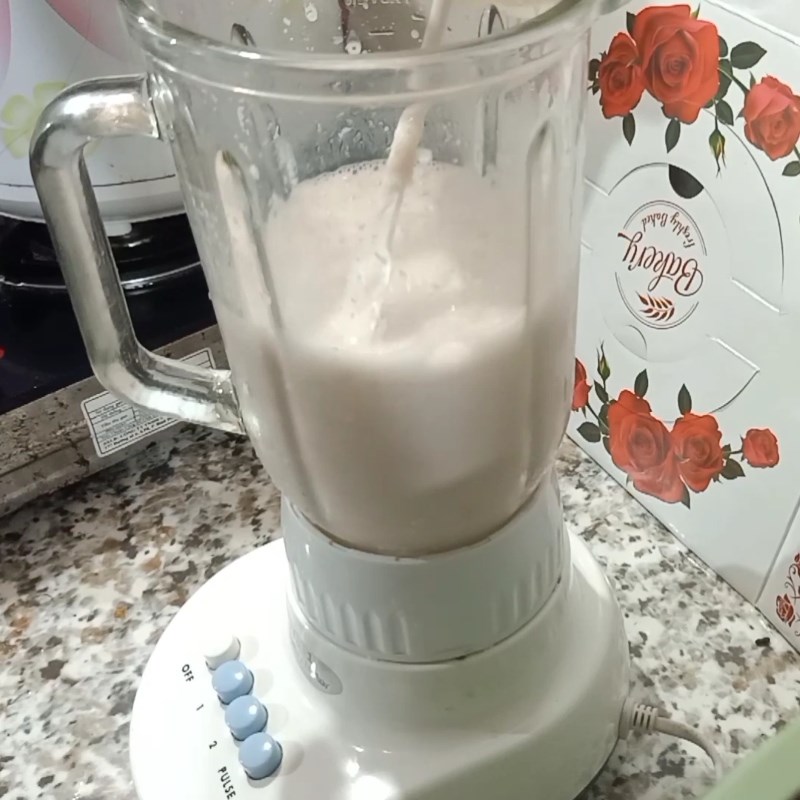 Bước 2 Xay sinh tố Sinh tố lựu sữa chua