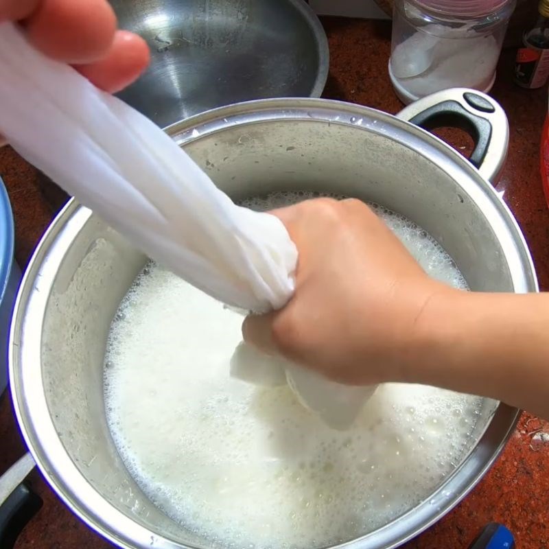 Bước 3 Xay và lọc nước hạt ngô Sữa ngô nếp (bắp nếp)