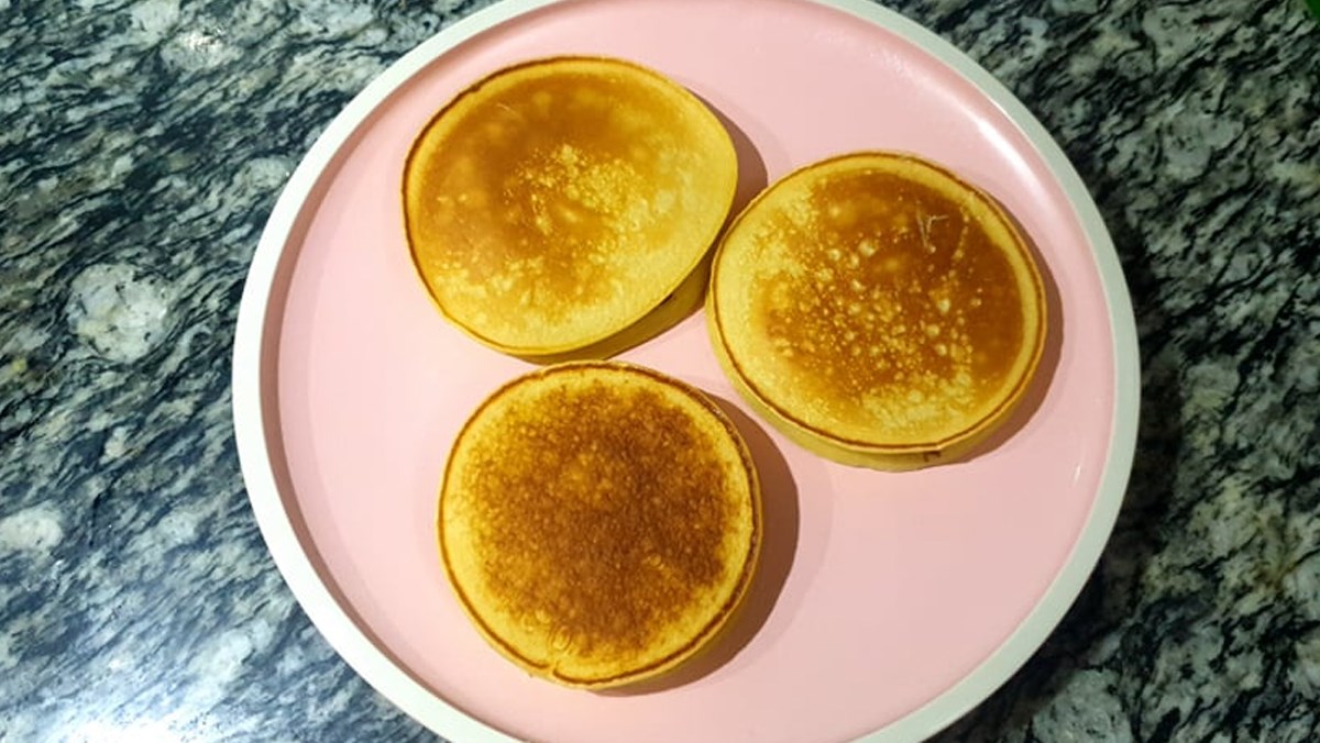 Cách làm Dorayaki (bánh rán Doraemon) ngon bằng chảo chống dính