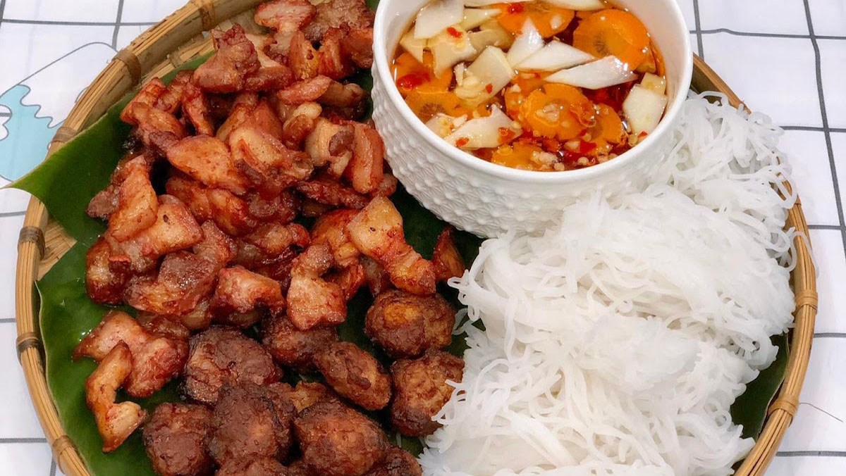 Bún chả làm bằng nồi chiên không dầu