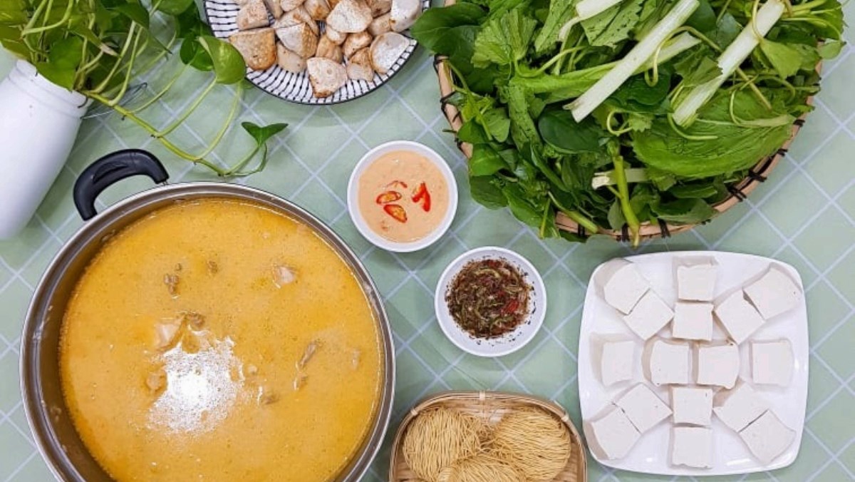 Lẩu gà nấu chao