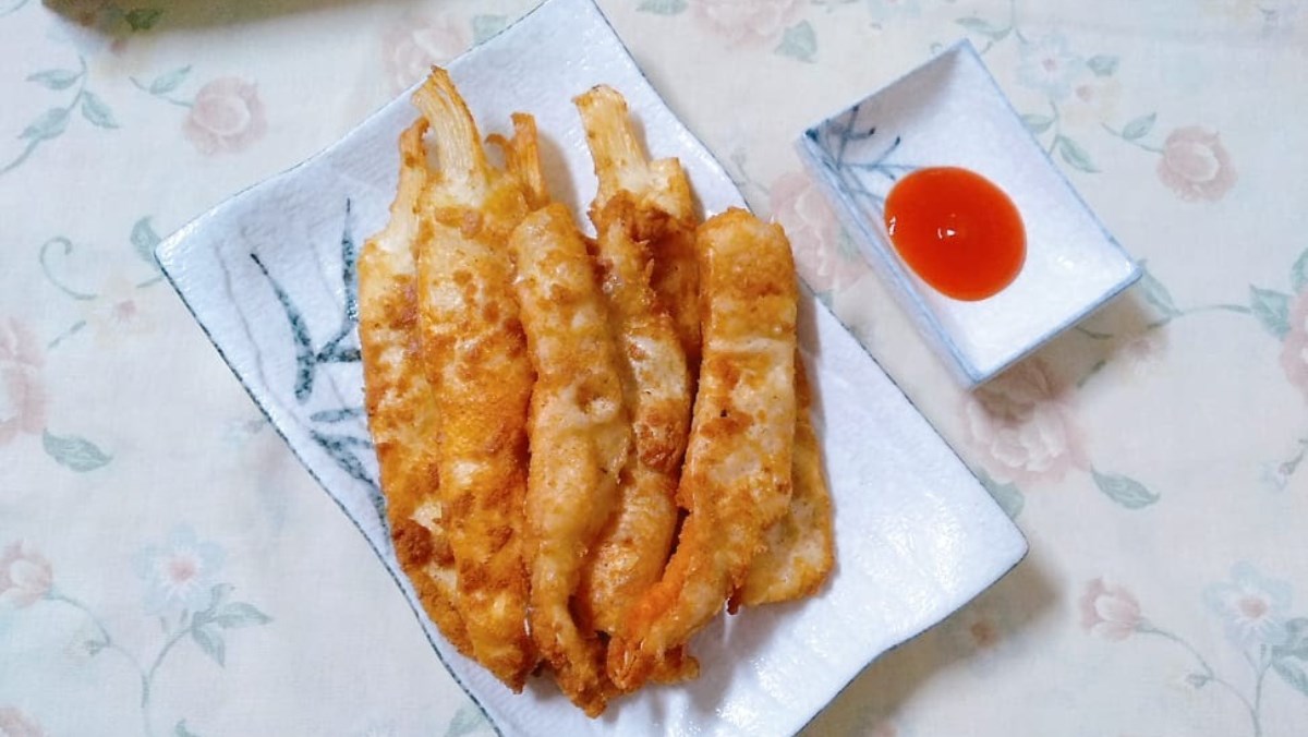 What is the recipe for making crispy fried salmon bones?