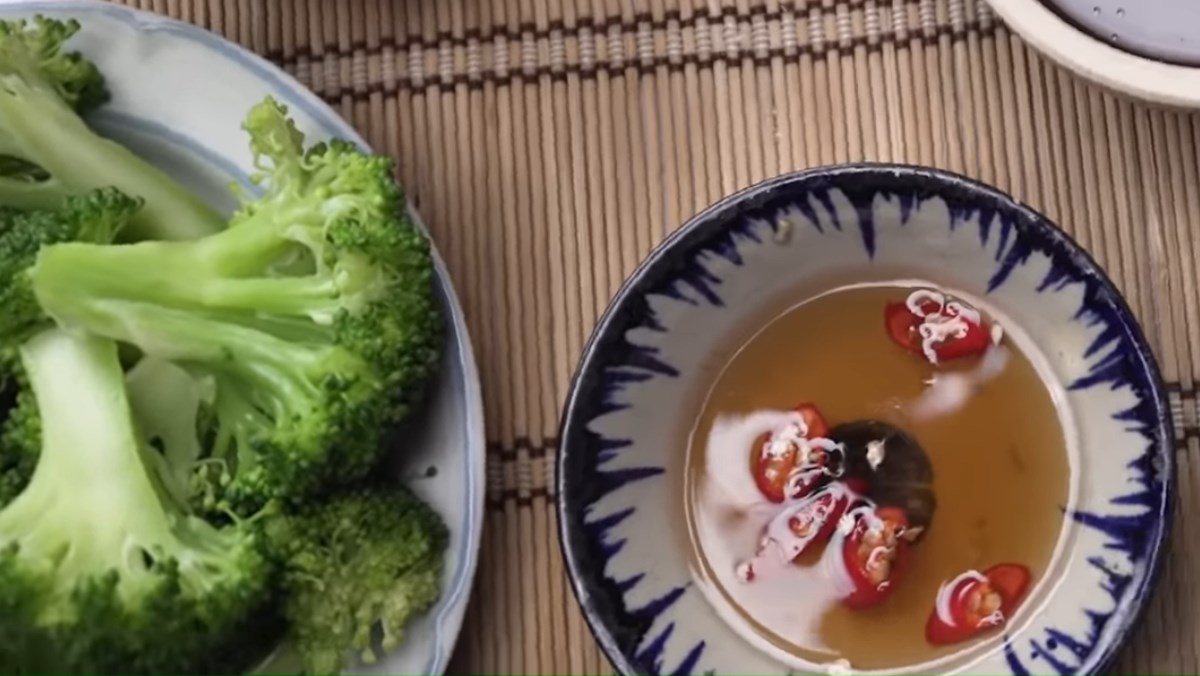 2 cách làm nước mắm chay đậm đà, thơm mùi dứa