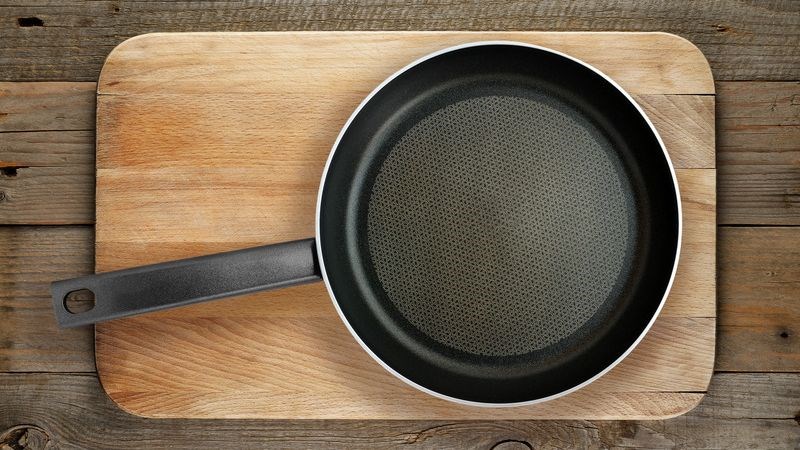 Sai lầm cần tránh khi sử dụng chảo chống dính