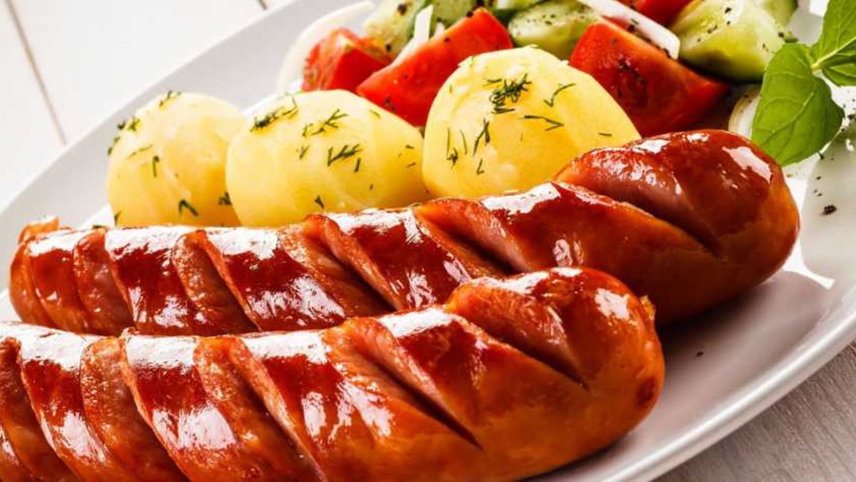 Nướng xúc xích bằng nồi chiên không dầu hay bếp từ