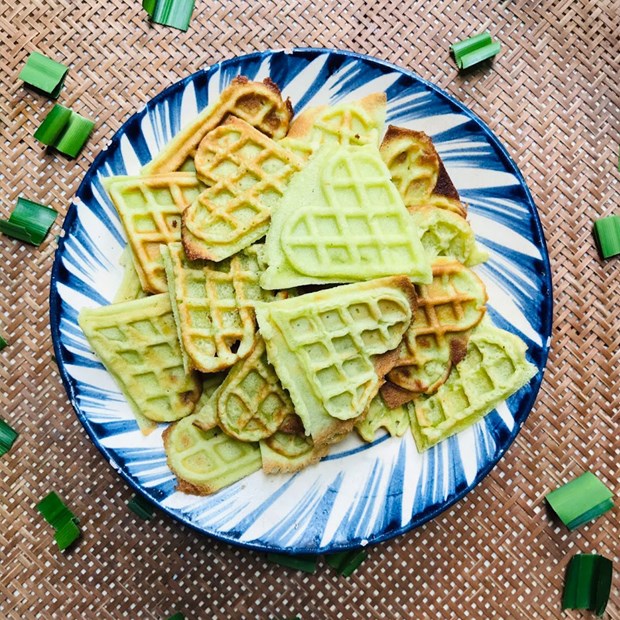 2 Cách làm bánh kẹp tàn ong lá dứa - bánh waffle thơm ngon dễ làm