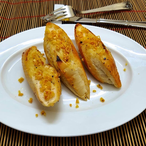 Bánh mì bơ tỏi