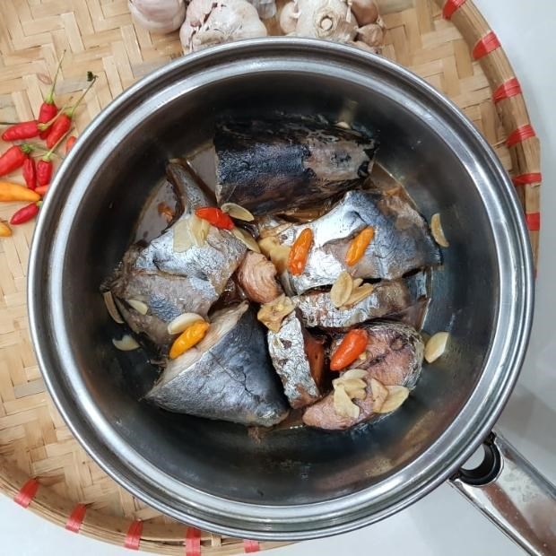 Cách làm cá ngừ kho tỏi ớt đậm đà, bắt vị cho bữa cơm