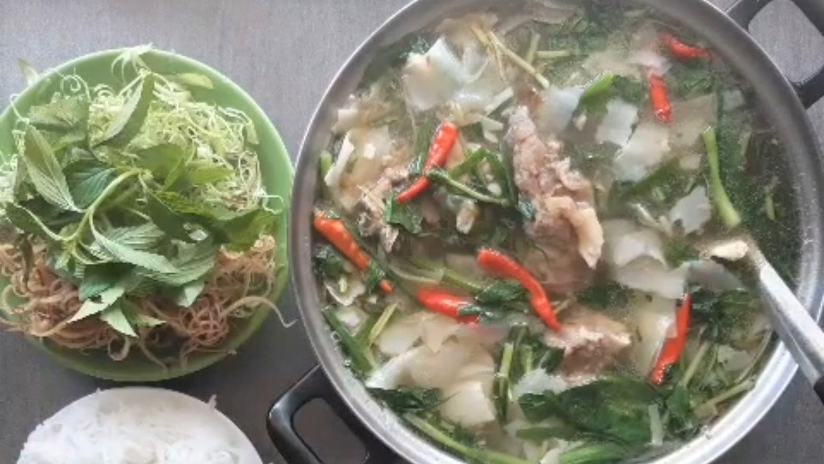 Canh xương bò măng chua