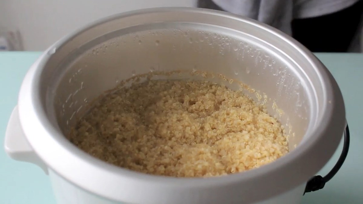 Quinoa (diêm mạch) nấu bằng nồi cơm điện
