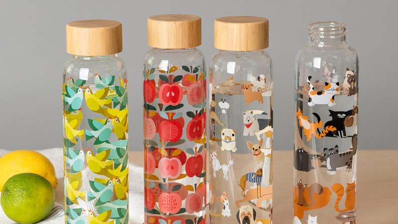 Dùng lọ thuỷ tinh đ&ecirc;̉ làm ly nước